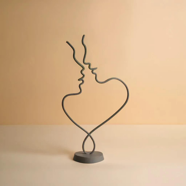 Minimalist Couple Kissing Sculpture – Romantic Abstract Art Décor